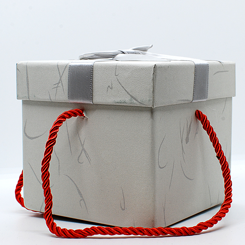Подарочная коробка цветная 11x11x11 см — изображение 4