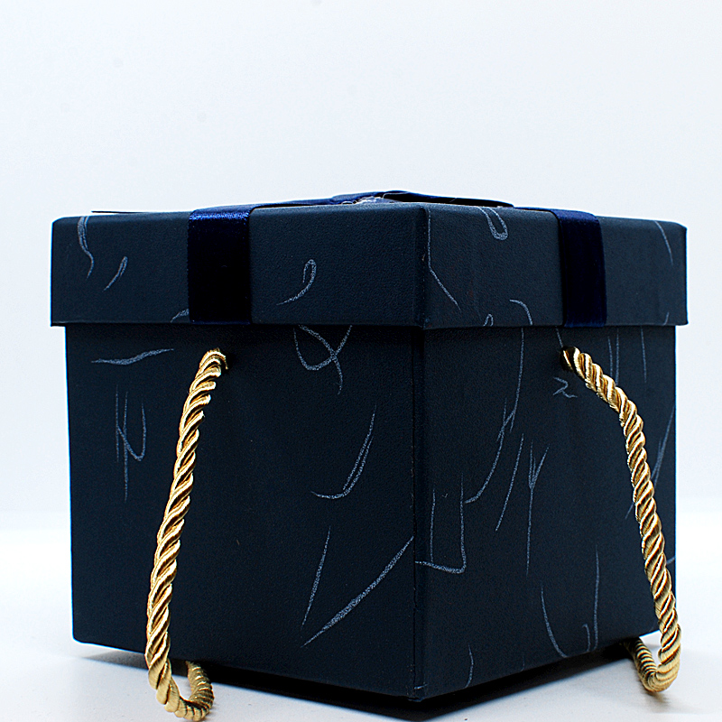 Подарочная коробка цветная 11x11x11 см — изображение 3